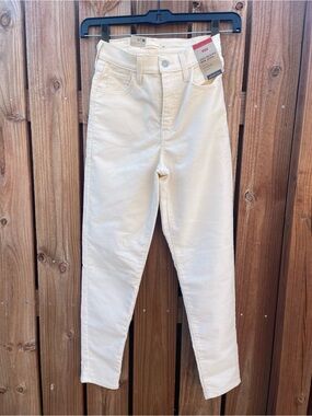Women’s High-Rise Cream Levi’s Corduroy Jeans Size 25 NWT